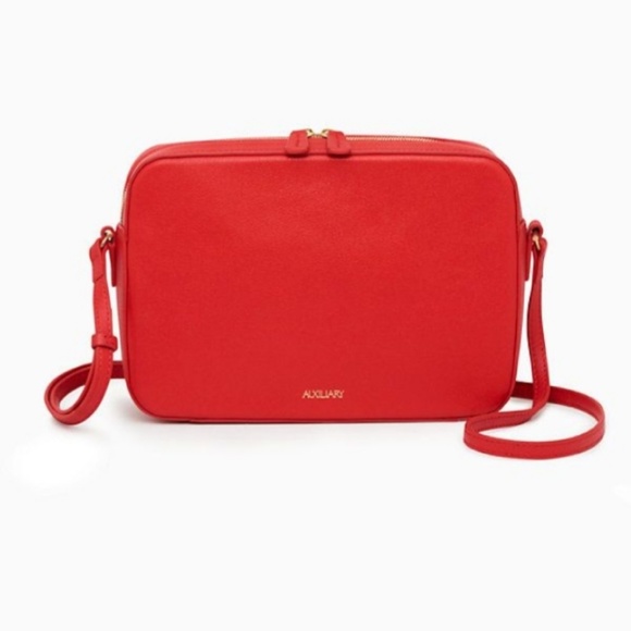Aritzia Handbags - Aritzia leather avercamp crossbody bag